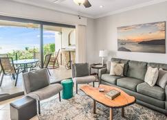2-Bedroom Ocean-View Condo in Flamingo with Pool - Playa Flamingo - Living room