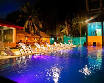 White House Hotel - Anuradhapura - Havuz