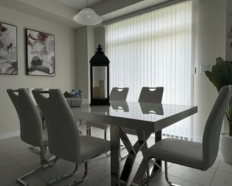 Only 10 Mins From Niagara Falls - Thorold - Dining room