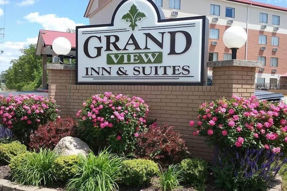 Grand View Inn & Suites - ברנסון - בניין