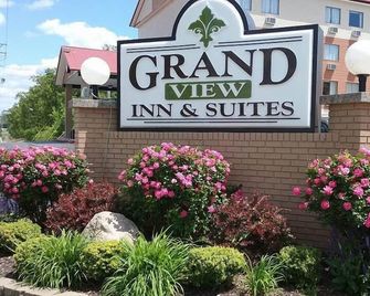 Grand View Inn & Suites - ברנסון - בניין