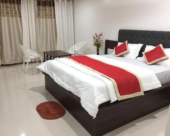 Hotel Sheetal - Vadgaon - Bedroom