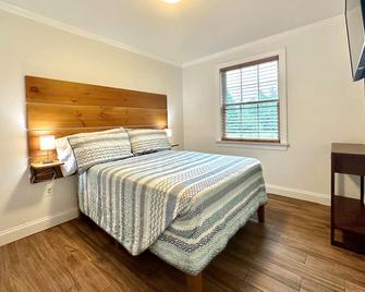 Great home base located between Acadia National Park and Schoodic Peninsula - Hancock - Bedroom