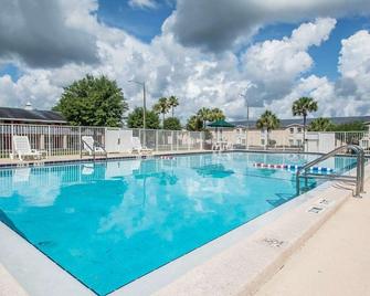 Quality Inn Gainesville I-75 - Gainesville - Pool