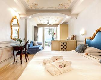 Hotel Villa Florida & Suite Apartments - Gardone Riviera - Ložnice