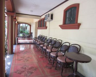 Regency Plaza Tourist Inn - Bacolod - Patio