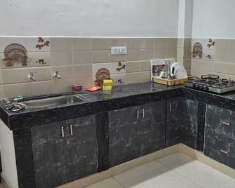 Beautiful 3 Bedroom standalone house. Peaceful! - Hyderabad - Kitchen