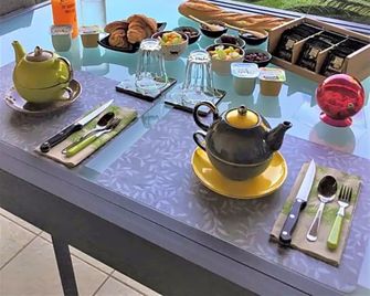 Chambre avec charme - Garons - Eten