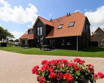 Skylge 2p - One Bedroom Apartment, Sleeps 2 - Midsland - Building