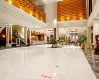 Hotel Niagara Parapat - Parapat - Lobby