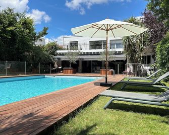 Family house INNSiDE Bordeaux with large garden and pool up to 10 persons - Burdeos - Piscina