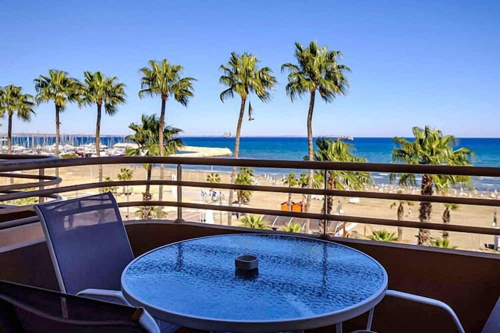 Les Palmiers Beach Hotel - לרנקה - מרפסת