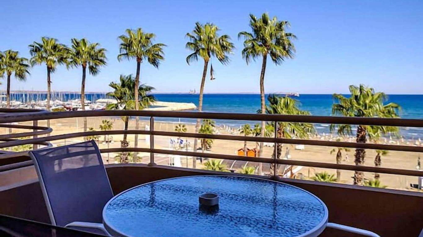 Les Palmiers Beach Hotel