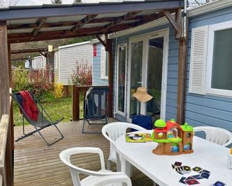 ZEcamping 3 piscine locatif TV BBQ clim 33m2 6 pers - Saint-Cergues - Innenhof