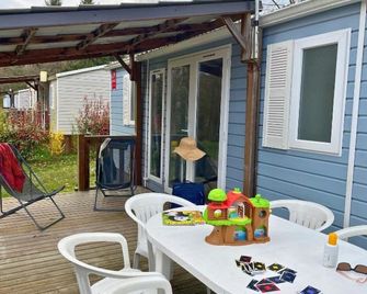 ZEcamping 3 piscine locatif TV BBQ clim 33m2 6 pers - Saint-Cergues - Innenhof