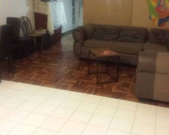 Art Deco Budget Accommodation Rosebank - Hostel - Johannesburg - Phòng khách