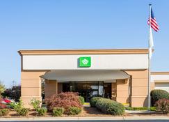 Wyndham Garden Greensboro - Greensboro - Gebouw