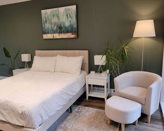 Tamarack Trails - Wilderness Cabin - Grand Valley - Bedroom