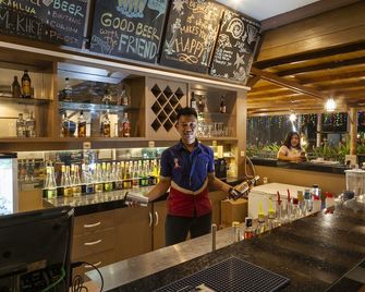 Puri Senggigi Hotel - Senggigi - Bar