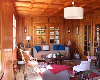 Cozy cottage 6 bedrooms in the volcano park of Auvergne - Nébouzat - Salon