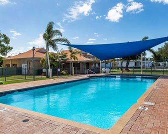 Family Bungalow- Unique, well renovated family friendly holiday cabin in Geographe Holiday Park - Busselton - Pool