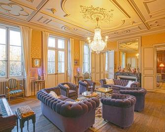 Chateau Paradis - Twentyeight Bedroom Castle, Sleeps 91 - Champagne-Mouton