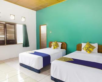 Spot On 2584 Hotel Karya Nunggal Asri - Sumedang - Habitación