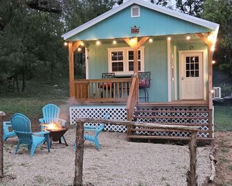 Casa Azul - Cozy cabin centrally located downtown Bandera - Bandera - Patio