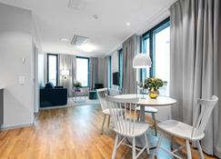 Biz Apartment Bromma - Стокгольм - Їдальня