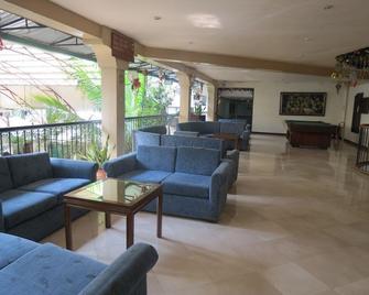 Garden Plaza Hotel - Manila - Lobby
