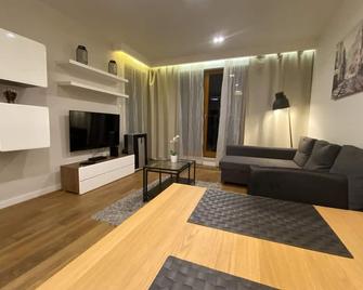 P&J Apartments - Krakow - Living room