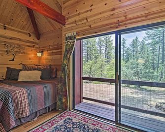 Furnished Deck: Romantic Strawberry/Pine Studio! - Strawberry