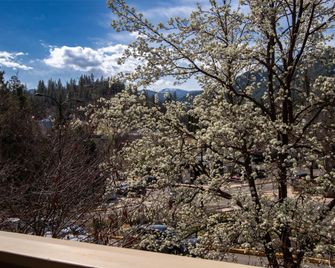 The Bard's Inn, BW Signature Collection - אשלנד - מרפסת