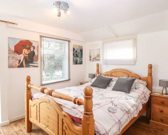 Suzanne's Beach Hut, Pet Friendly, Country Holiday Cottage In Walcott - Norwich - Bedroom