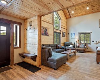 Set the Hook - Island Park - Living room