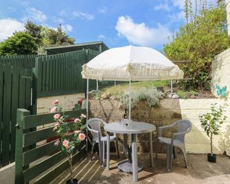 Castle Cottage - Newport - Patio