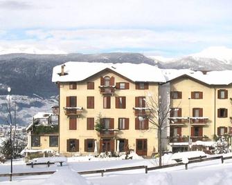 Stella Delle Alpi Wellness & Resort - Ronzone - Gebäude
