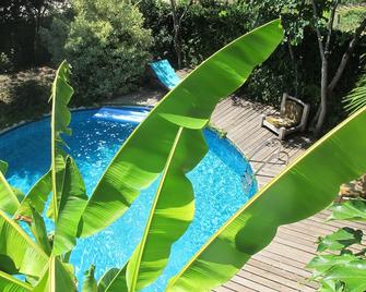 Bed and Breakfast with swimming pool, lots of charm, in the heart of the South West of France - Montignac-Toupinerie - Piscina