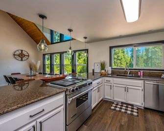 Ridge House. Modern cabin w/ all the amenities! - Shaver Lake - Cocina