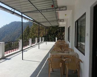 Bright Sunny Pines & Resort - Lansdowne - Balcón
