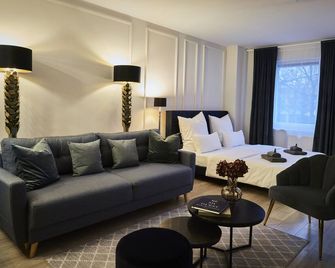 R B Apartment Hamburg Business 1-5 Personen Waschtrockner Parkplatz Frei - Hamburg - Living room