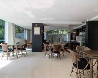 Apt With Charming Sea View in Itacorubi Cmr204 - Florianópolis - Restauracja