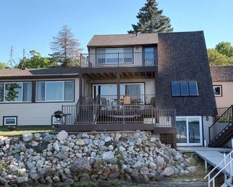 Vacation on one of Alexandria's Beautiful Chain of Lakes - License #1816 - Alexandria - Building