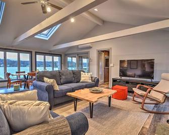 The Point on Highland Lake Near Mtn Creek Resort - Highland Lakes - Living room