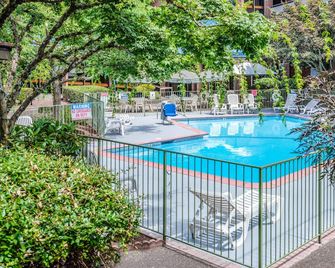 University Place Hotel and Conference Center - Portland - Pool