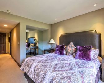 Newly Remodeled 6 Bedrooms/3.5 Baths-Sleeps 14 awesome Views Hot Tub & Sauna - Olympic Valley - Habitación