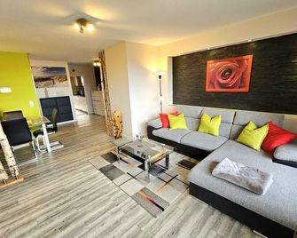 Ferienwohnung Goldstadtblick - Pforzheim - Pokój dzienny