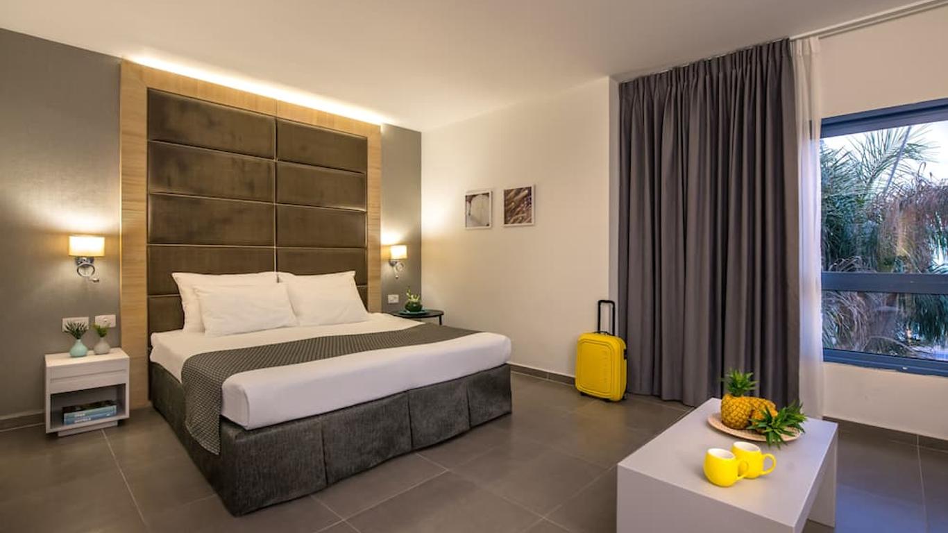 أسترال نيرفانا كلوب هوتل