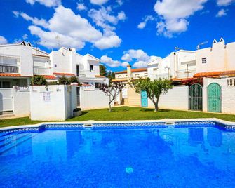 Anubis - Miami Platja - Piscine