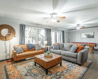 Private Modern A-Frame with Southern Charm - Apison - Living room